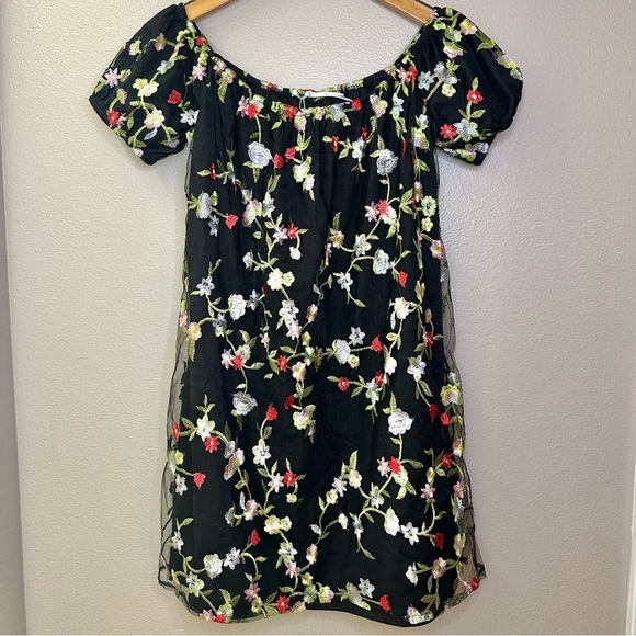 NWT Urban Outfitters Kimchi Blue Embroidered Floral Off Shoulder Mini Dress - Picture 3 of 8